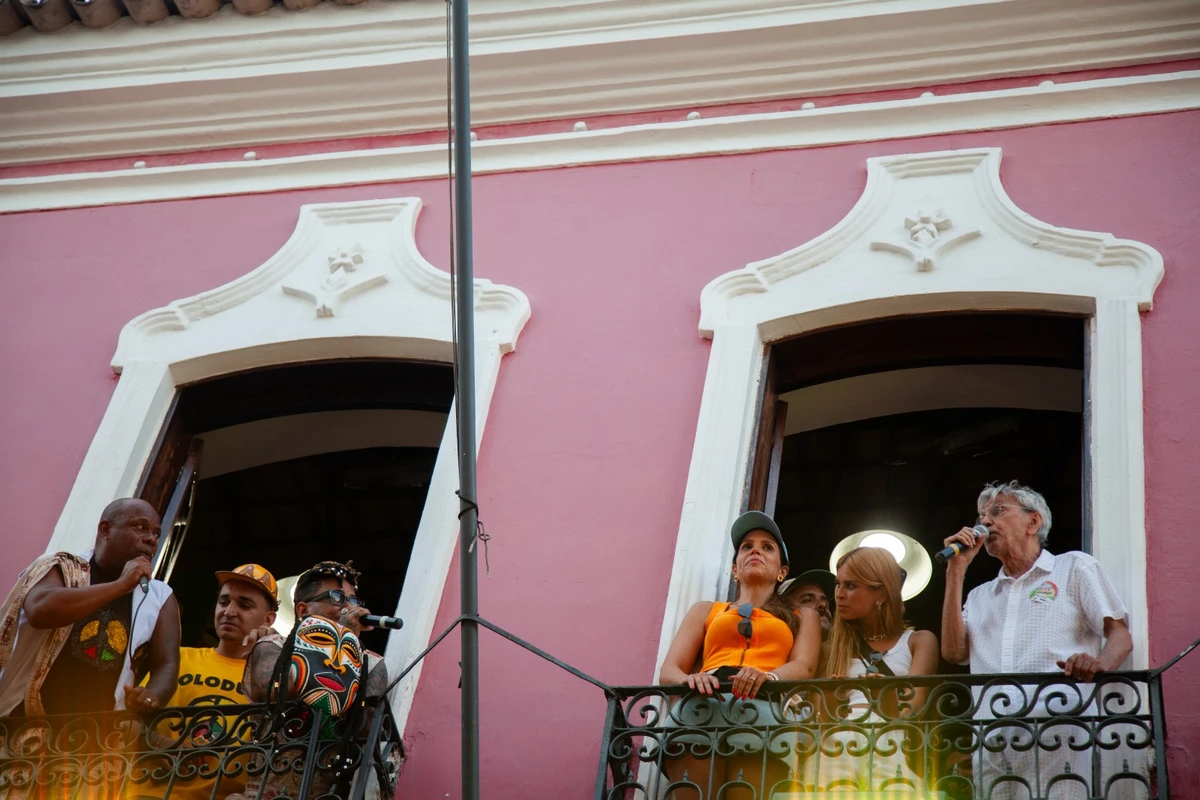 Saída do Olodum atrai artistas, turistas e a população de Salvador para o Centro Histórico por Sora Maia/CORREIO