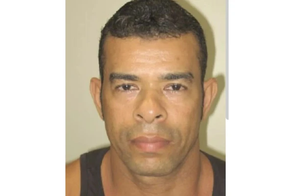 Edmárcio foi morto dentro da própria casa por Reprodução