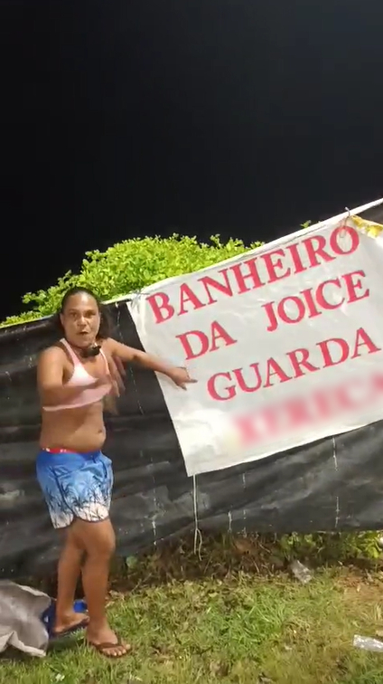 Empreendedora inova  e cria banheiro improvisado para mulheres no Carnaval de Salvador por Yan Inácio/CORREIO 