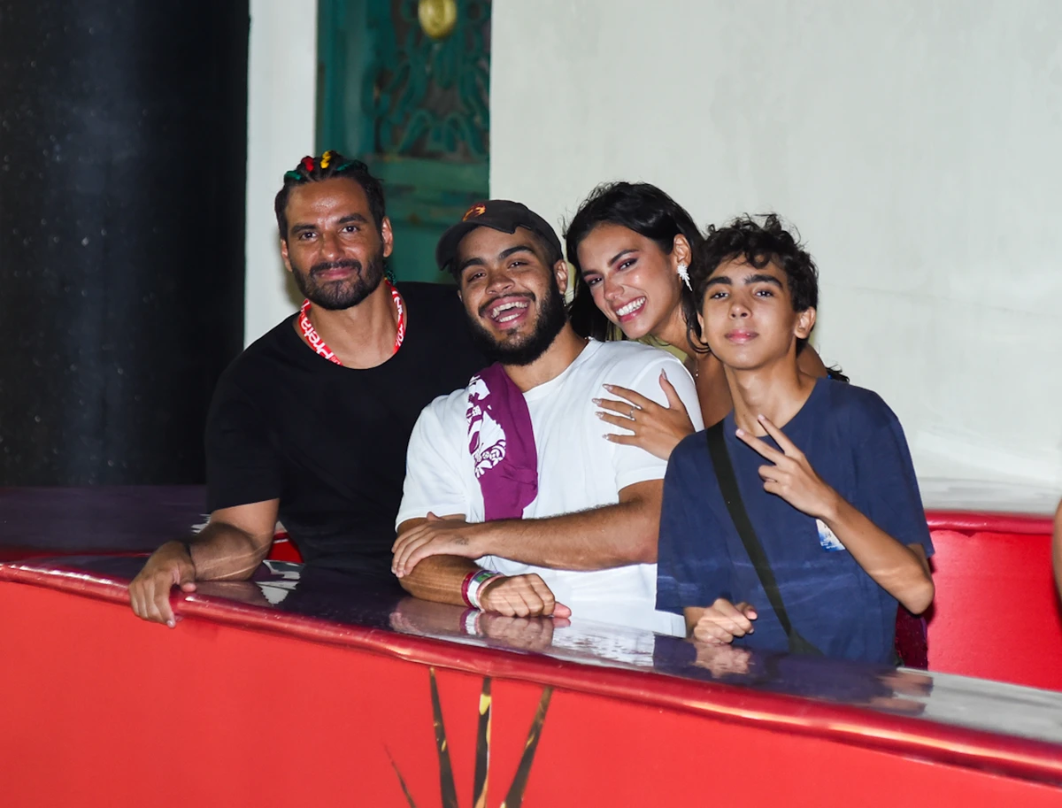 Francisco Gil com a namorada, Alane Dias, o ex-cunhado João Paulo Demasi e Dom Gil por Webert Belicio / Agnews