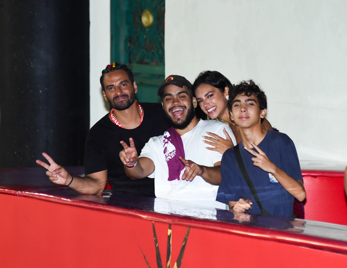 Francisco Gil com a namorada, Alane Dias, o ex-cunhado João Paulo Demasi e Dom Gil por Webert Belicio / Agnews