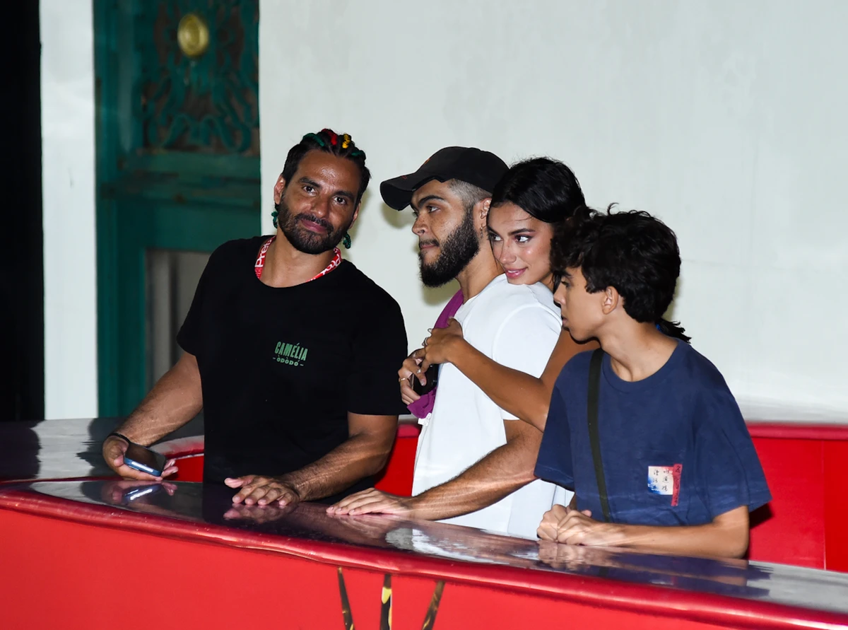 Francisco Gil com a namorada, Alane Dias, o ex-cunhado João Paulo Demasi e Dom Gil por Webert Belicio / Agnews