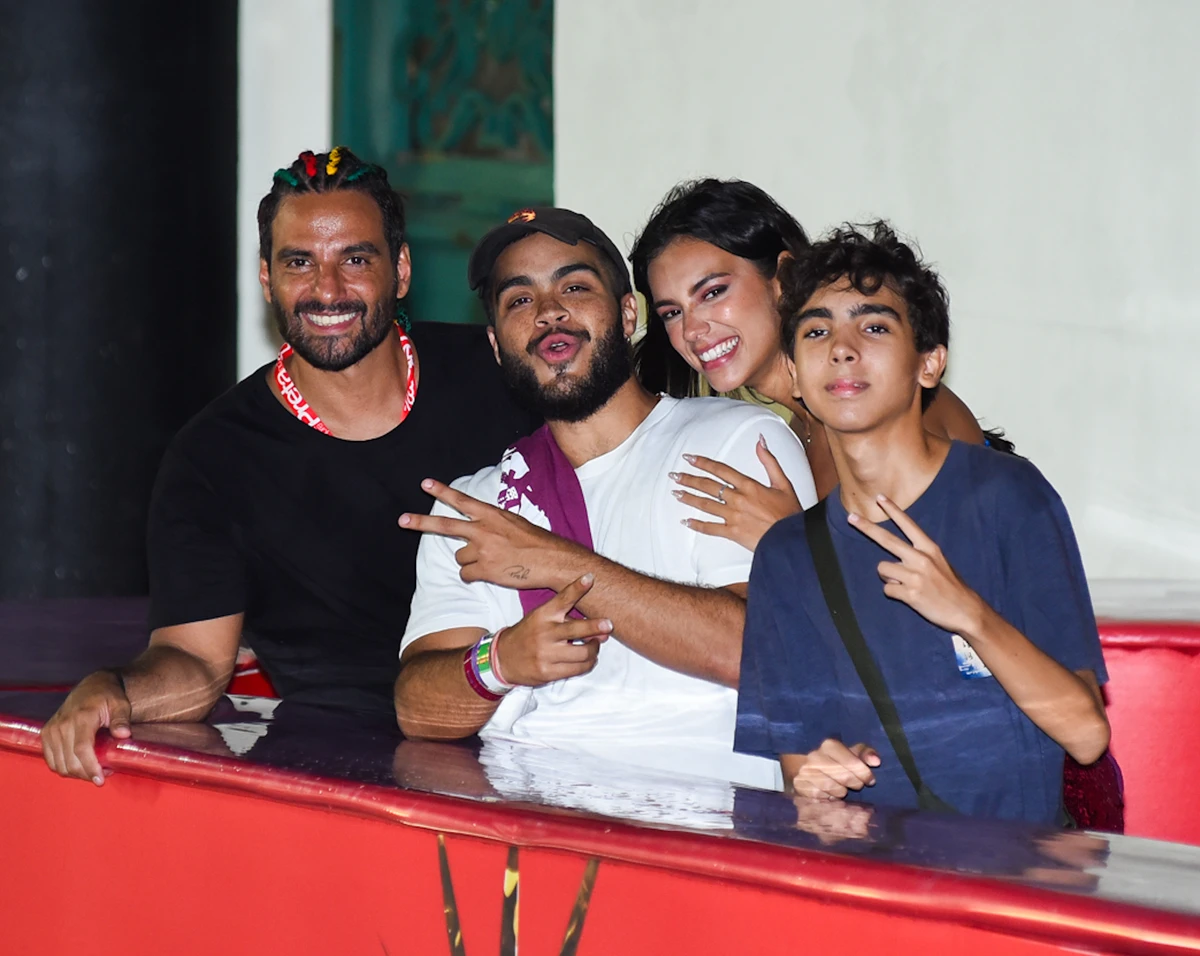 Francisco Gil com a namorada, Alane Dias, o ex-cunhado João Paulo Demasi e Dom Gil por Webert Belicio / Agnews