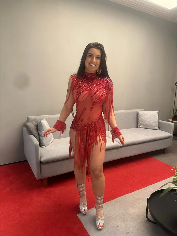 Izadora Morais, musa da Colorado do Brás, desistiu do Carnaval após suspeita de embolia por Reprodução/Instagram