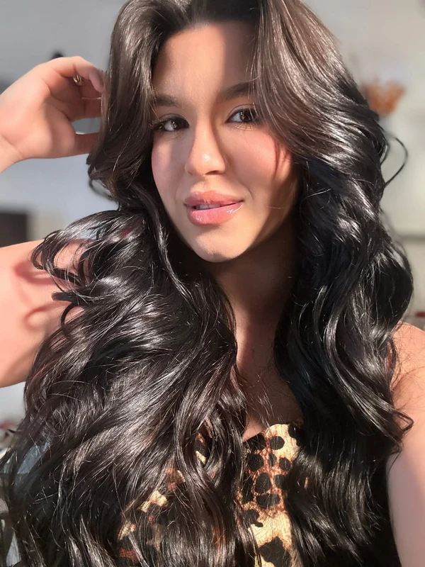 Izadora Morais, musa da Colorado do Brás, desistiu do Carnaval após suspeita de embolia por Reprodução/Instagram