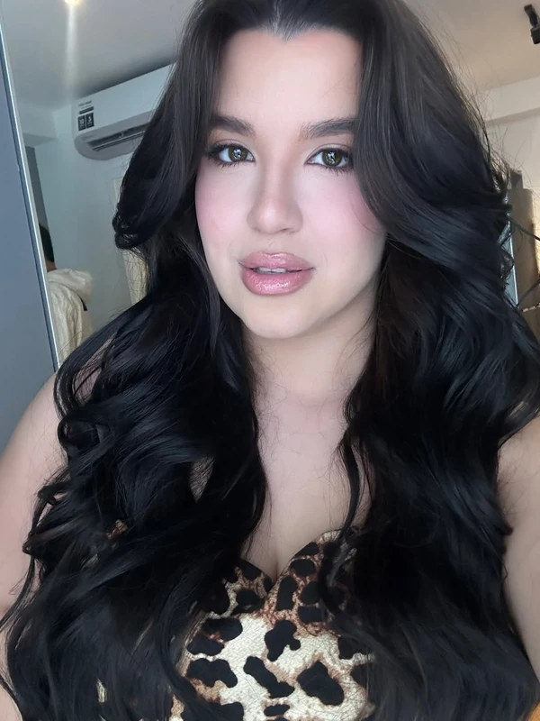 Izadora Morais, musa da Colorado do Brás, desistiu do Carnaval após suspeita de embolia por Reprodução/Instagram