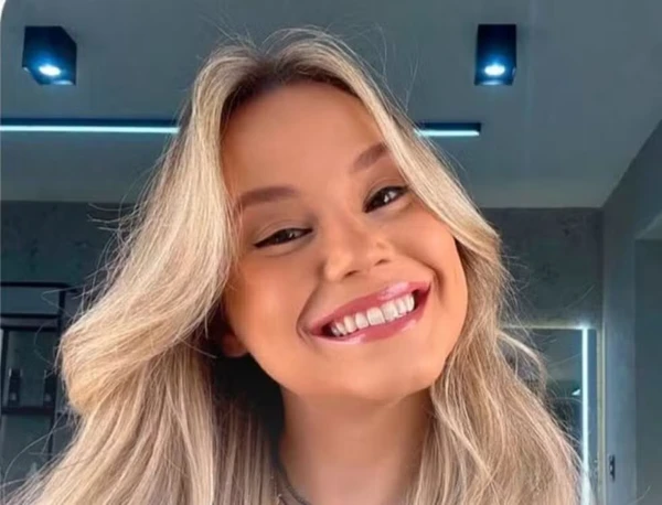 Jornalista morre aos 31 anos após confundir sintomas de câncer agressivo com hérnia por Reprodução