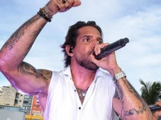 Imagem - Felipe Pezzoni aposta em conceito e transforma figurino em extensão da música