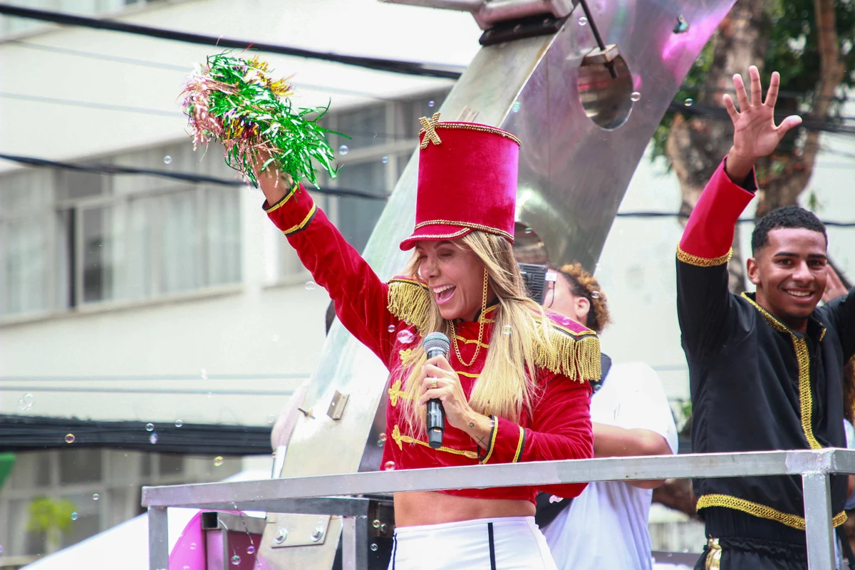 Carla Perez comanda o trio Pipoca Doce por Vitor Santos/AgNews