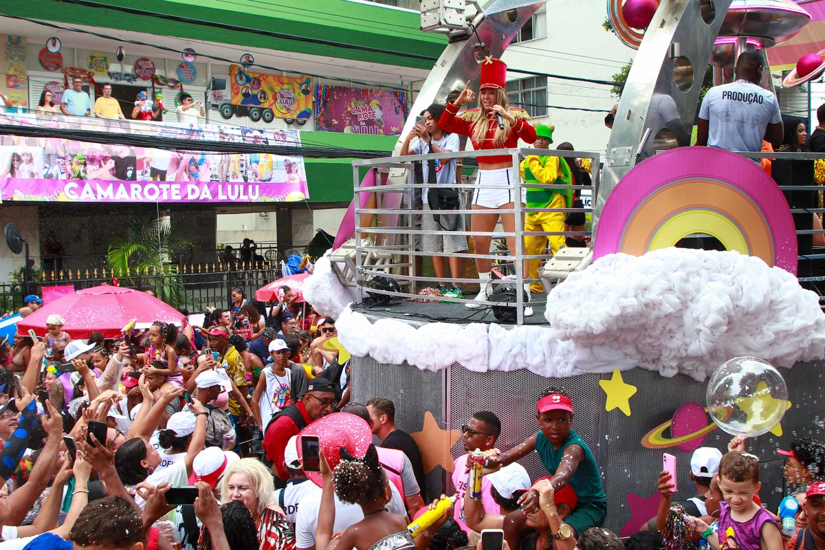 Carla Perez comanda o trio Pipoca Doce por Vitor Santos/AgNews