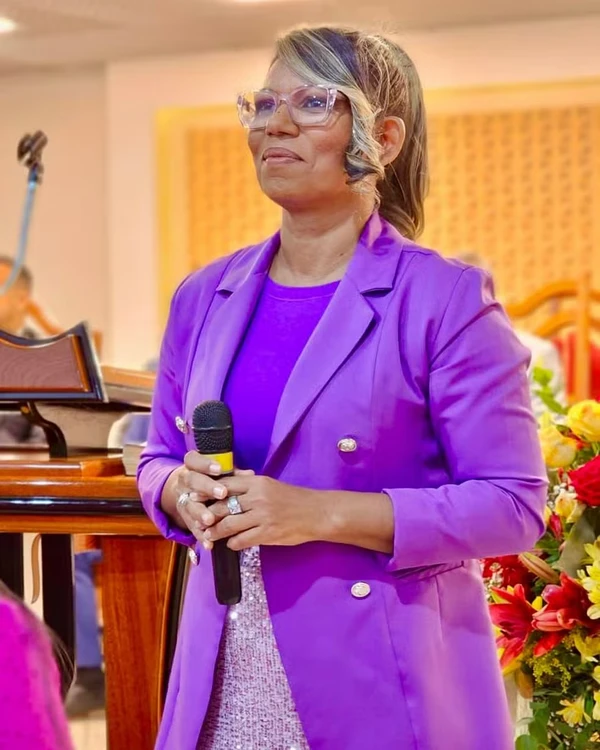 Débora Brasil integrou o É o Tchan entre 1994 e 1997. Atualmente, aos 55 anos, atua como pastora missionária em Salvador por Reprodução