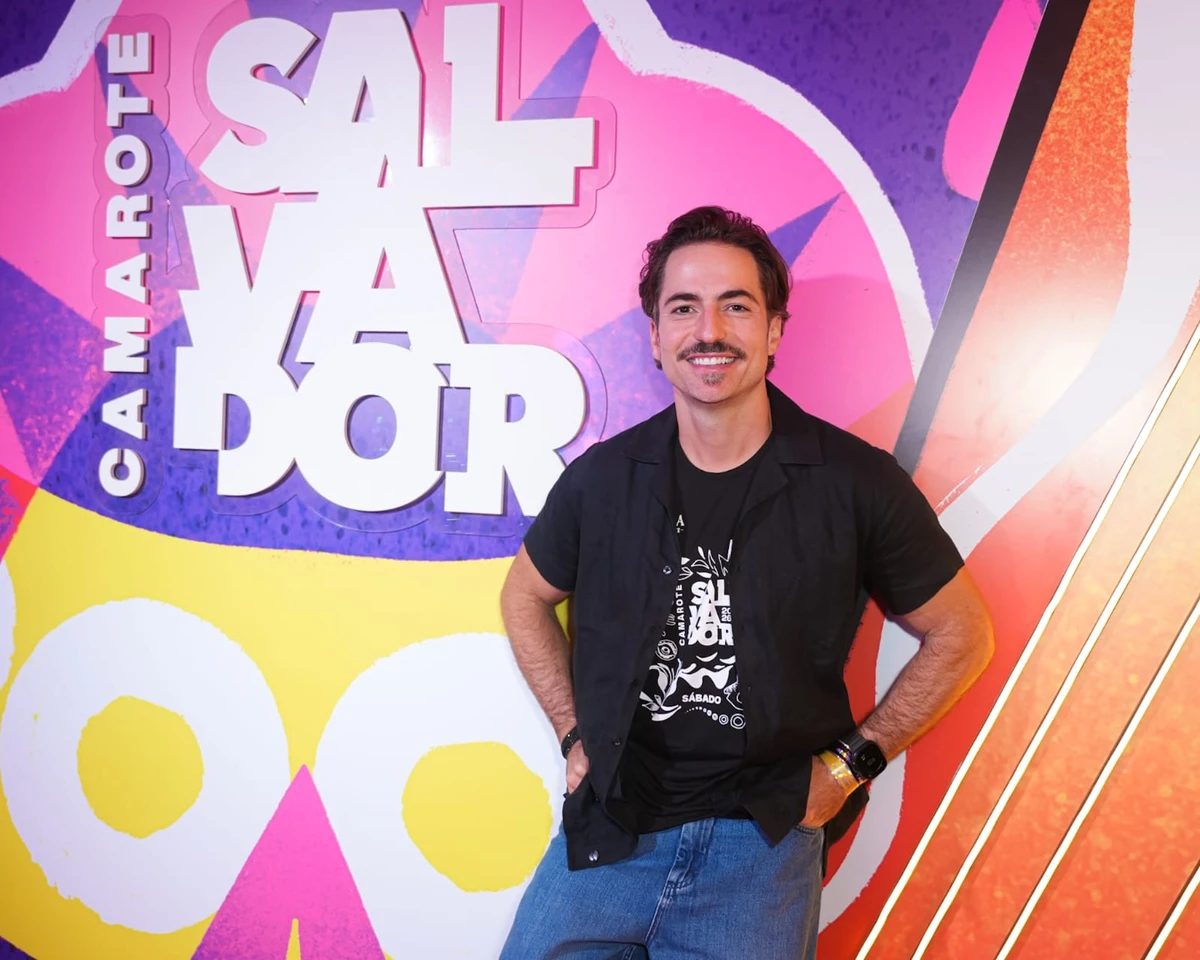 Famosos curtiram o camarote Salvador na terceira noite por Thiago Duran e Caio Duran 