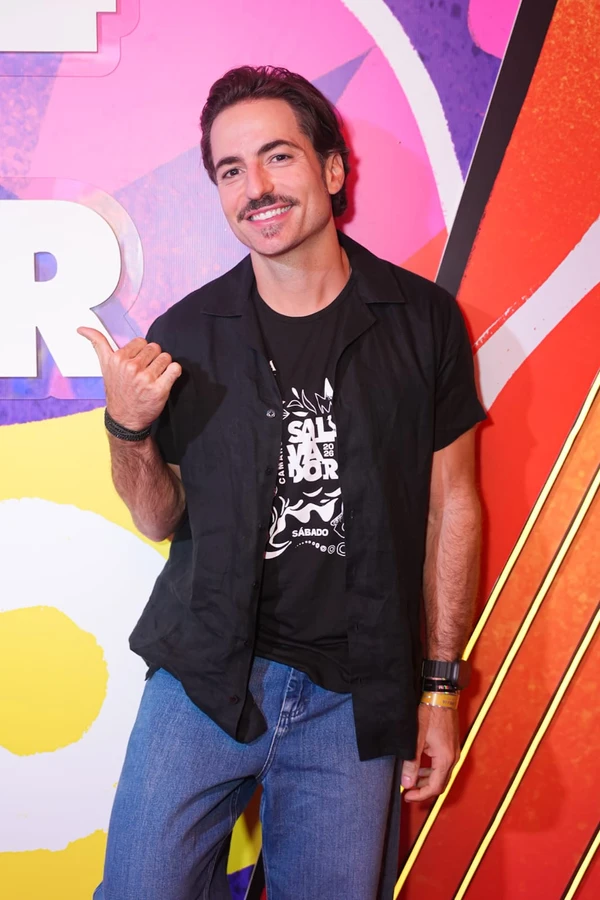 Famosos curtiram o camarote Salvador na terceira noite por Thiago Duran e Caio Duran 