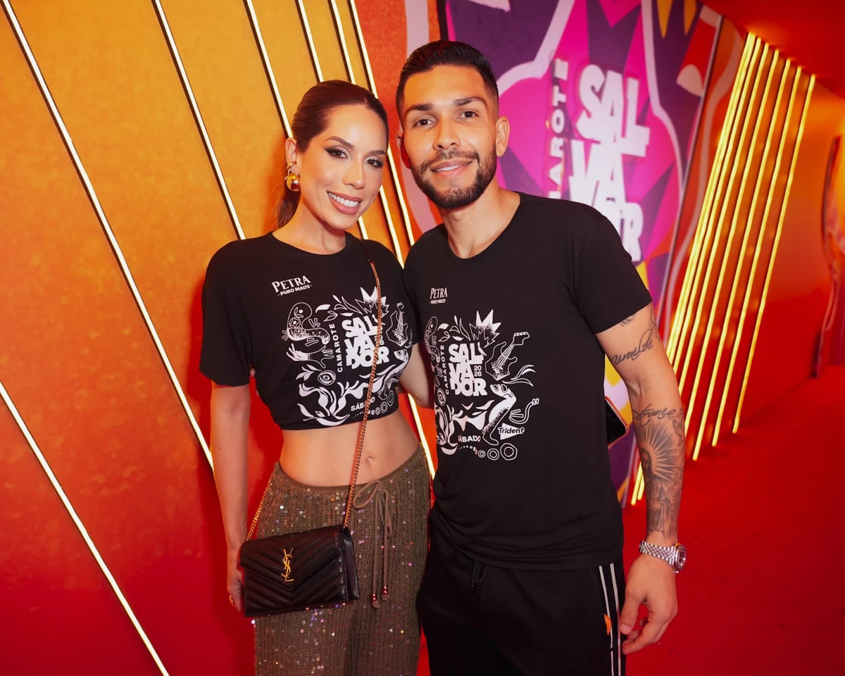 Famosos curtiram o camarote Salvador na terceira noite por Thiago Duran e Caio Duran 