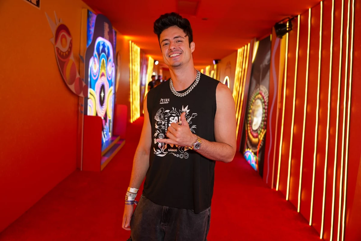 Famosos curtiram o camarote Salvador na terceira noite por Thiago Duran e Caio Duran 