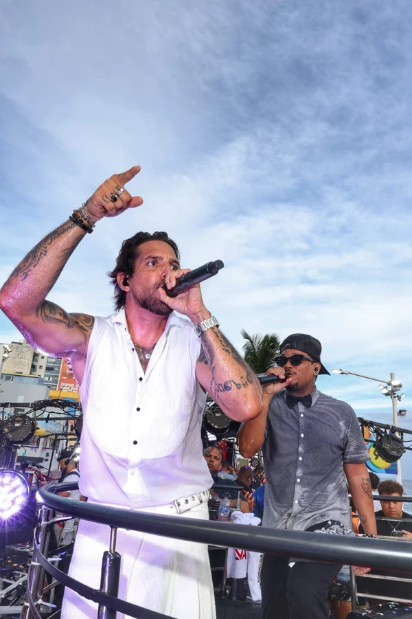Felipe Pezzoni veste Ellus e leva estética conceitual ao trio no Carnaval de Salvador por Sérgio Gondim