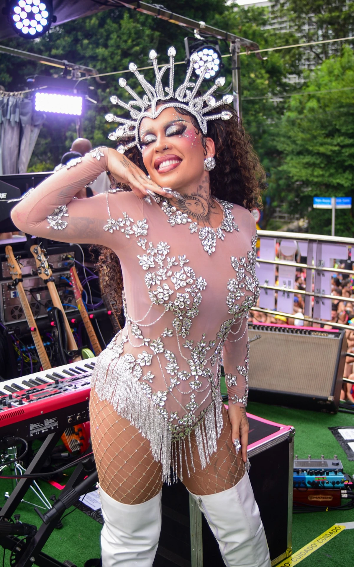 Glória Groove posa antes de apresentar no Bloco Agrada Gregos no Parque Ibirapuera, em São Paulo por Edu Araujo/Agnews