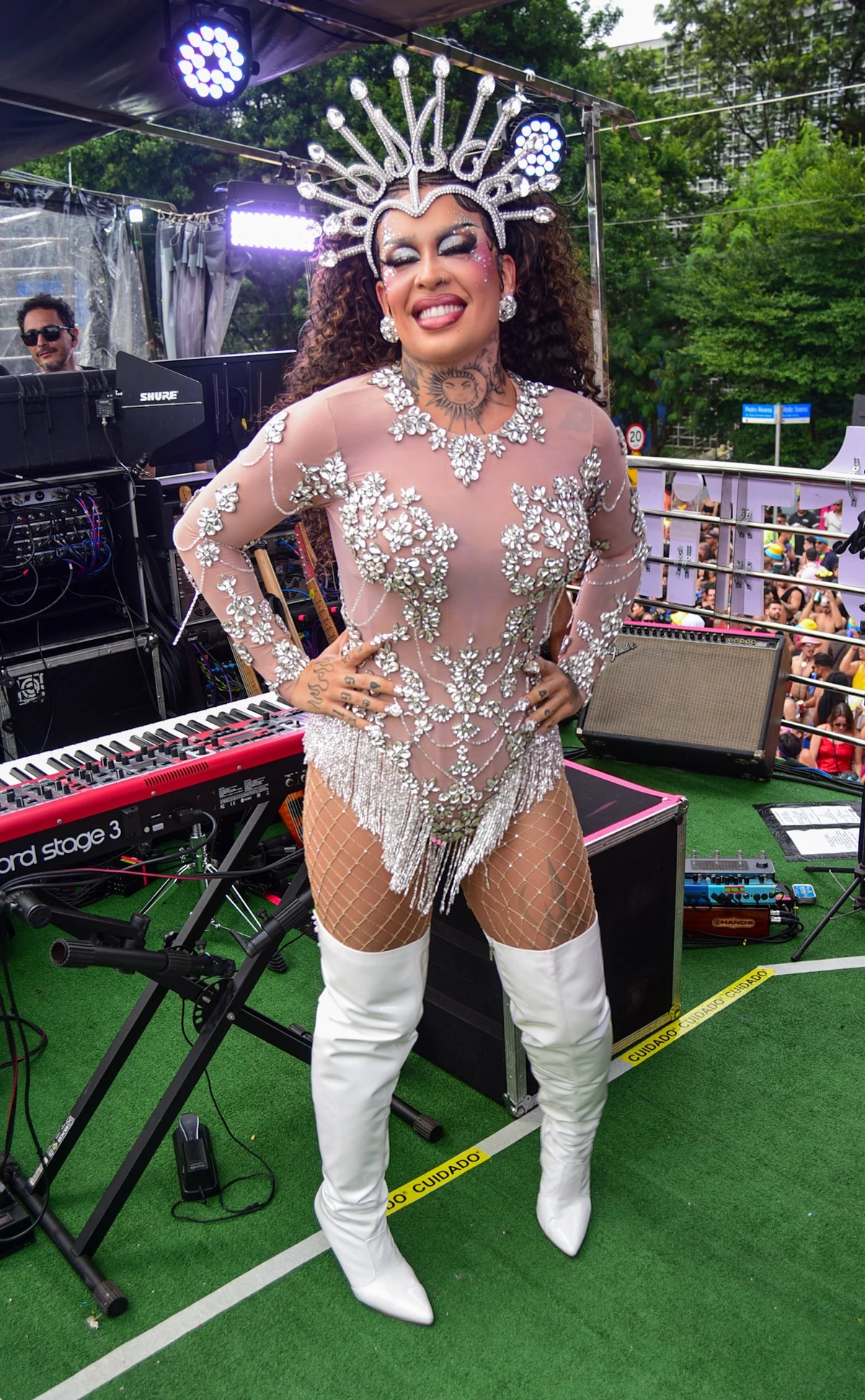 Glória Groove posa antes de apresentar no Bloco Agrada Gregos no Parque Ibirapuera, em São Paulo por Edu Araujo/Agnews