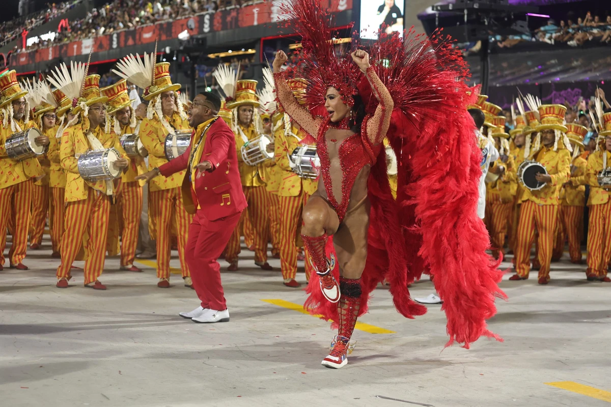 Gracyanne Barbosa por Anderson Bordê / AgNews