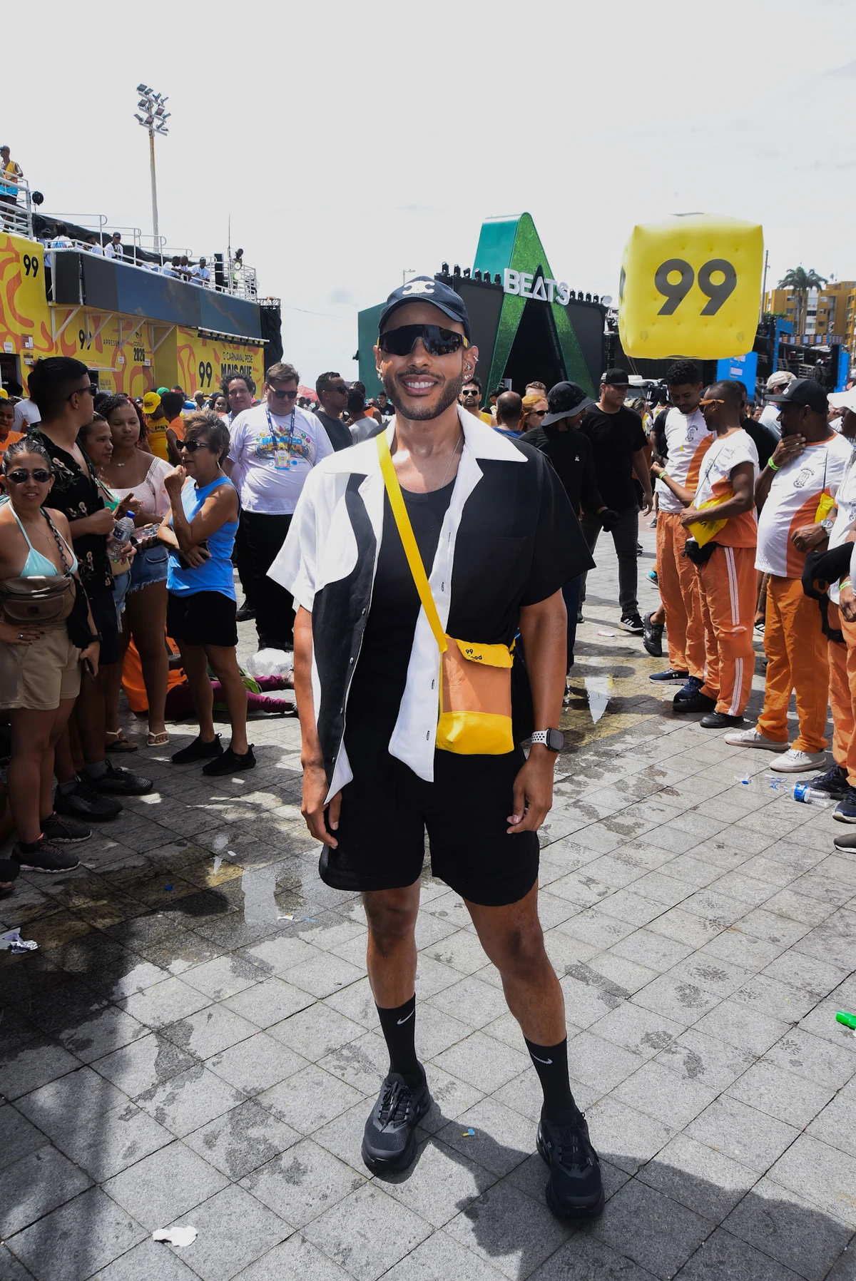 Hugo Gloss curte trio de Ivete Sangalo por Webert Belicio / Agnews