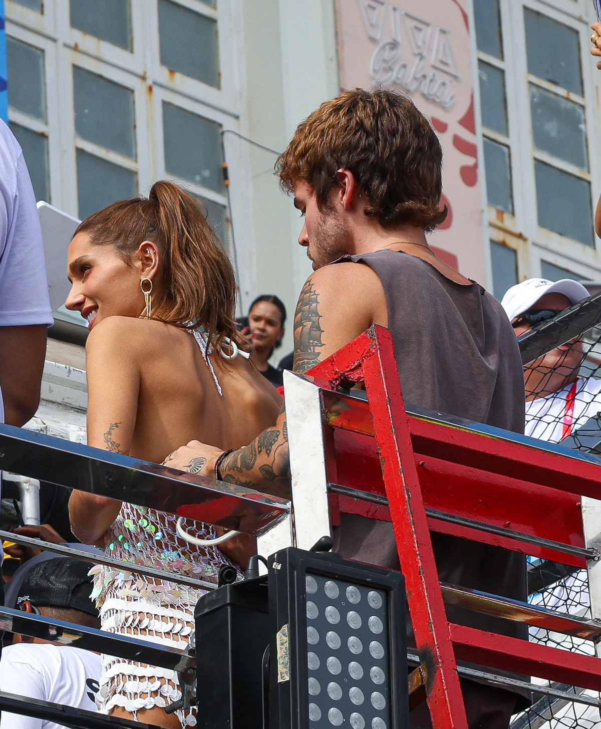 João Lucas ajustou a fantasia de Sasha por Tomzé Fonseca/ Agnews