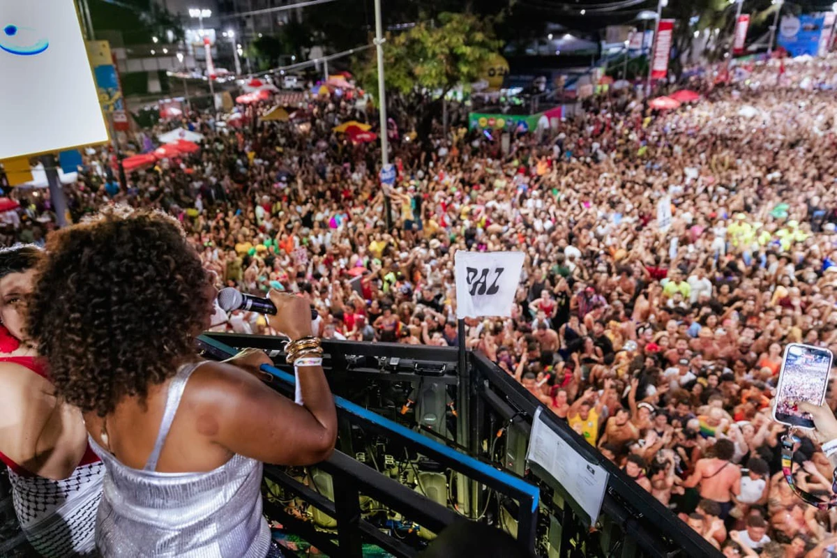 Margareth Menezes participou da pipoca da BaianaSystem no Campo Grande por Diogo Andrade