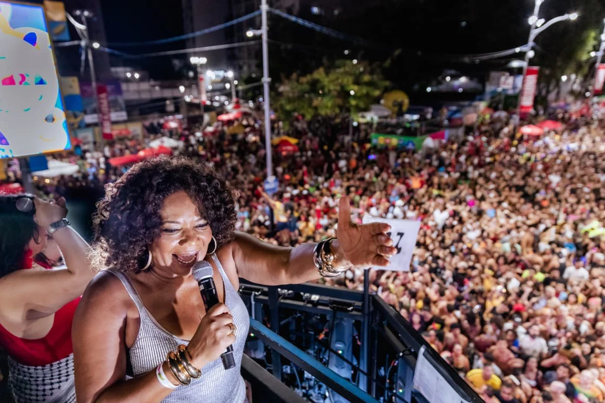 Margareth Menezes participou da pipoca da BaianaSystem no Campo Grande por Diogo Andrade