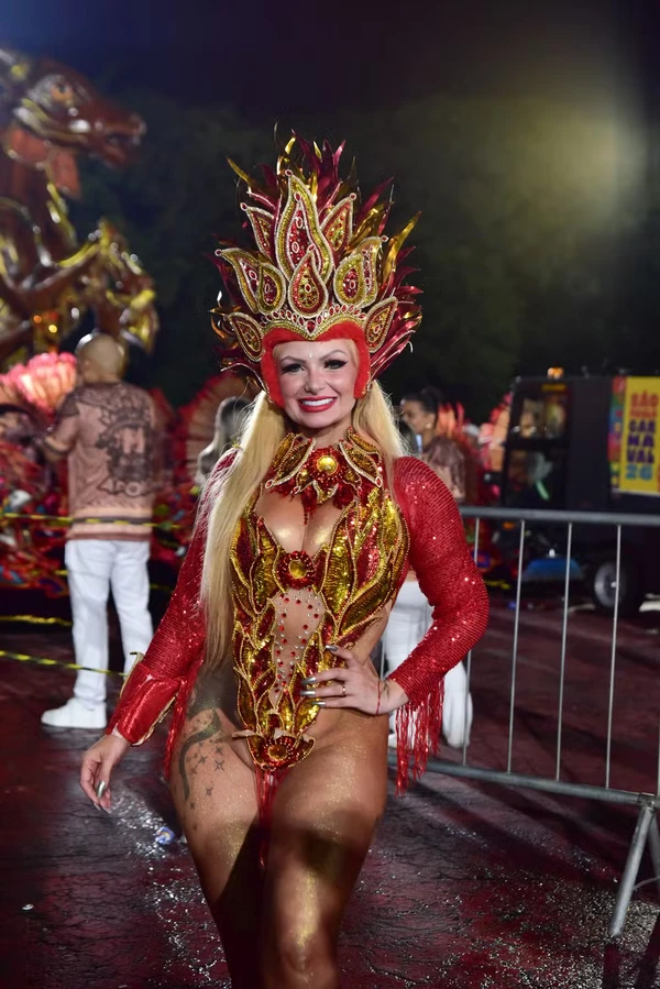 Mulher Pêra por Natália Rampinelli/Agnews