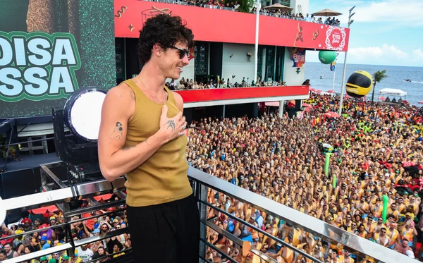 Shawn Mendes fica surpreso com o Carnaval de Salvador por Webert Belicio / Agnews