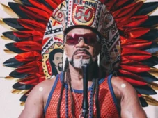 Imagem - Carlinhos Brown reúne artistas, fãs e recebe homenagens em noite movimentada no Camarote Brown