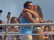 Imagem - VÍDEO: Ivete Sangalo se derrete por Marcelinho e enche filho de beijos e abraços em cima do trio