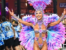 Imagem - 'Vou desfilar até os 90 com os seios à mostra', diz Sabrina Sato