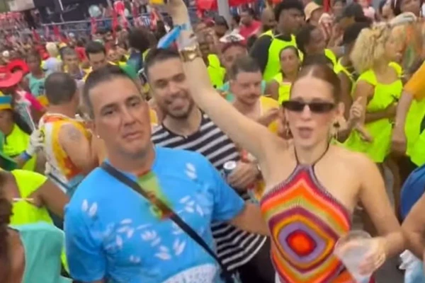 Ana Clara e André Marques no Carnaval de Salvador por Reprodução