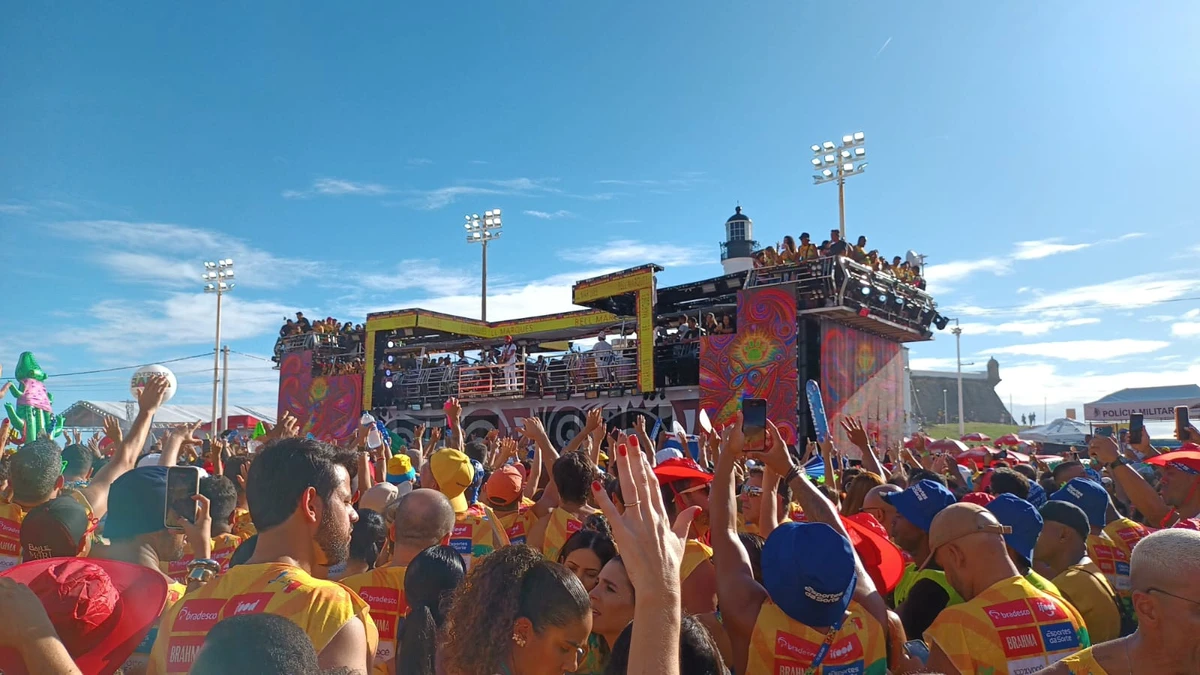 Bell dá início a celebração dos 40 anos do Camaleão no Circuito Barra-Ondina