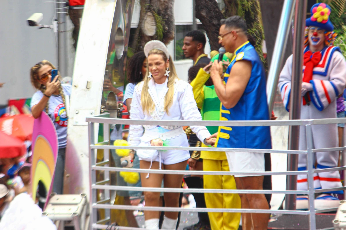 Carla Perez e Xanddy por Vitor Santos / AgNews