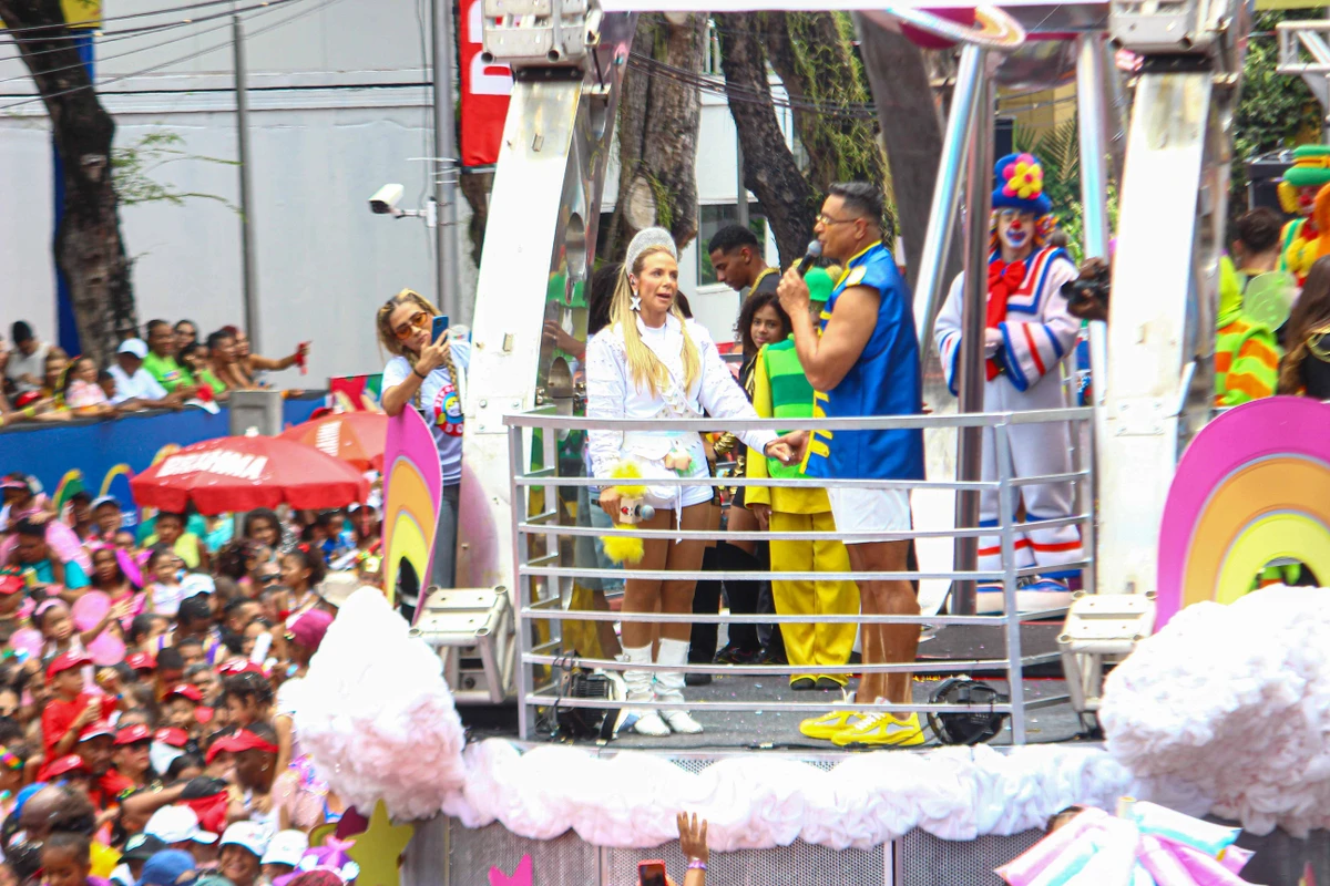 Carla Perez e Xanddy por Vitor Santos / AgNews