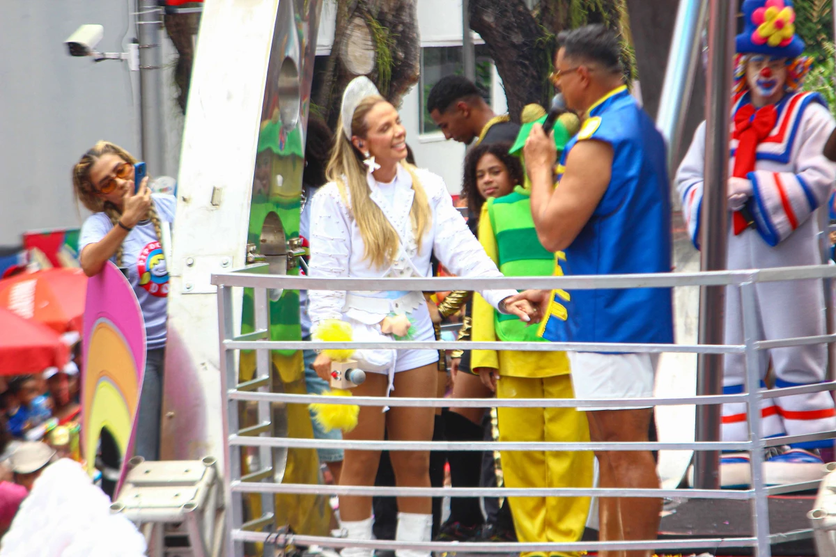 Carla Perez e Xanddy por Vitor Santos / AgNews