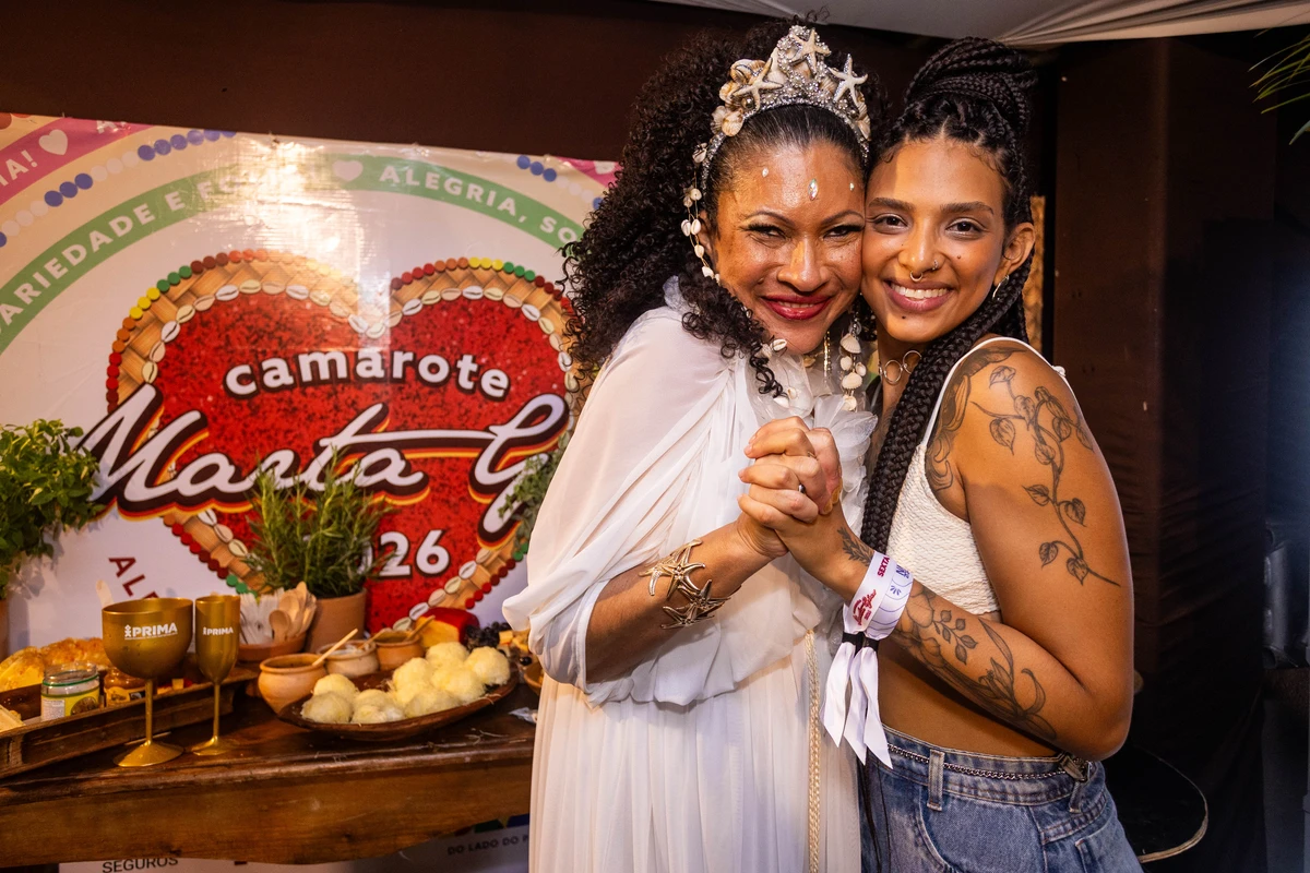 Marta Góes e Flor de Lis por Tati Freitas