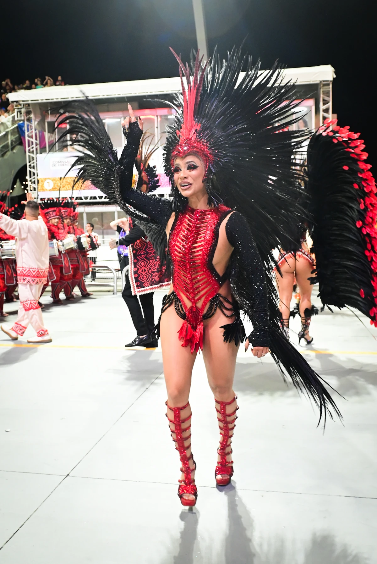 Lexa desfila pela Dragões da Real por Leo Franco / AgNews