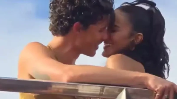 Shawn Mendes e Bruna Marquezine no trio de Ivete