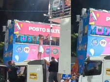 Imagem - VÍDEO: Folião sobe em trio de Kannário e cantor interrompe apresentação no Campo Grande