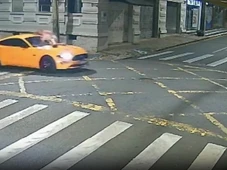 Imagem - Homem em Mustang atropela a ex e segue dirigindo com ela no capô por três quadras