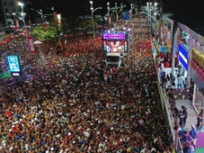 Imagem - Igor Kannario comanda pipoca em desfile no Campo Grande, nesta segunda (16)