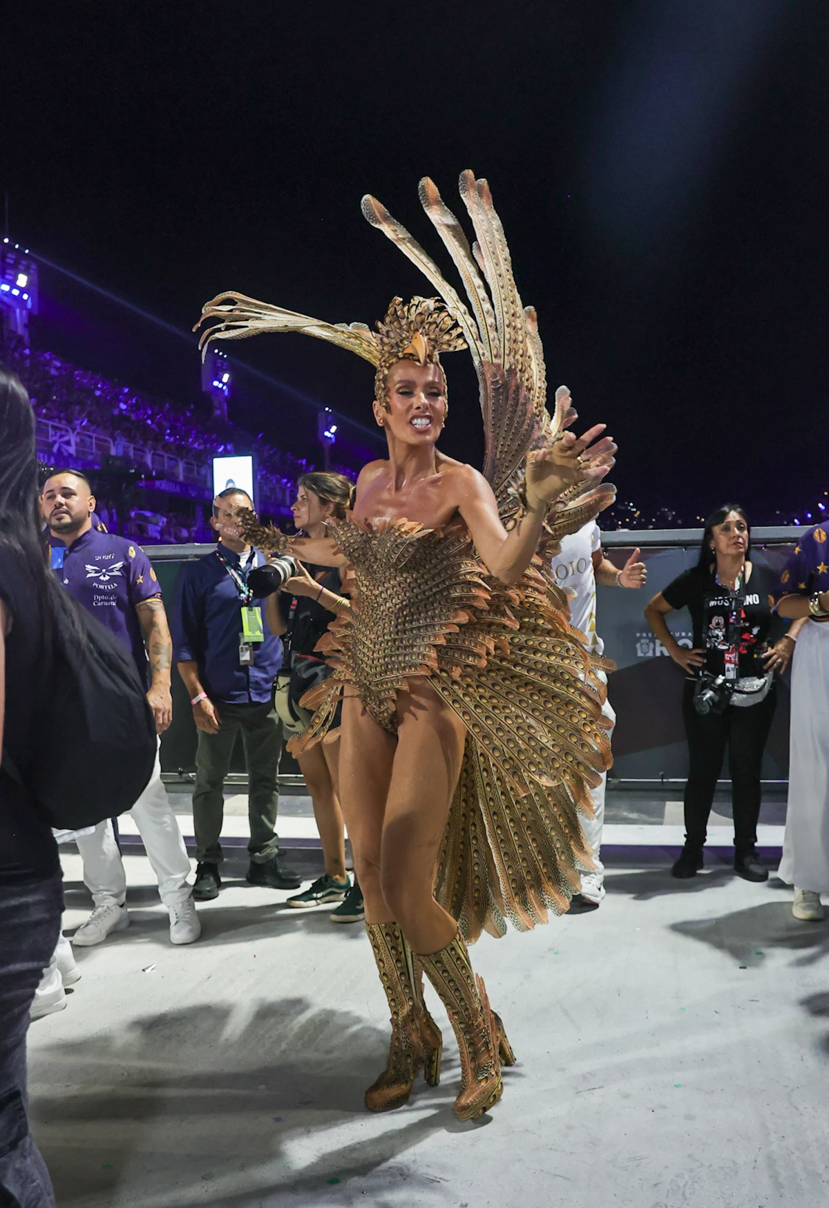 Adriane Galisteu na Portela por Anderson Bordê / AgNews