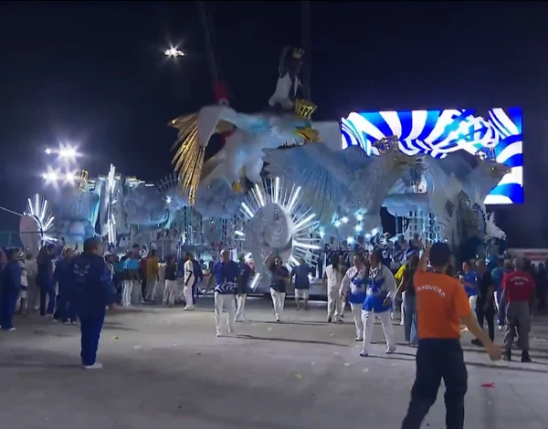 Desfile da Portela no Carnaval 2026 por Reprodução/TV Globo