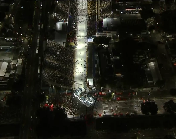 Desfile da Portela no Carnaval 2026 por Reprodução/TV Globo