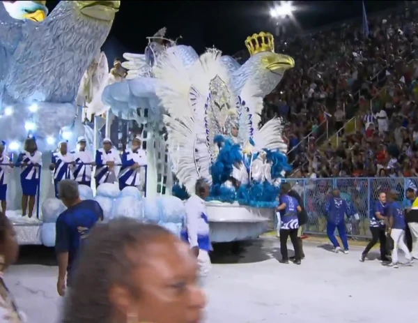 Desfile da Portela no Carnaval 2026 por Reprodução/TV Globo