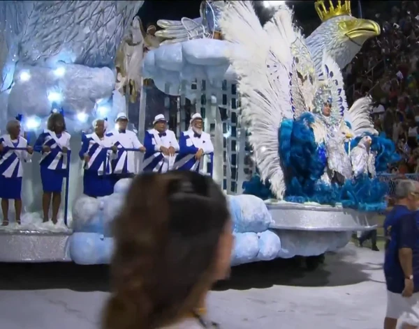 Desfile da Portela no Carnaval 2026 por Reprodução/TV Globo