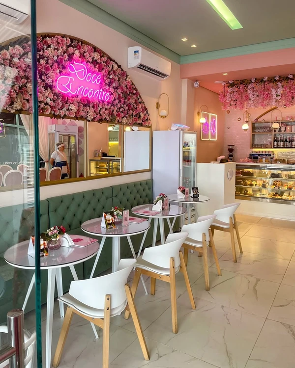 Doce Encontro: fica na Rua das Gaivotas, nº 120, Imbuí. @doceencontroo_ por Reprodução