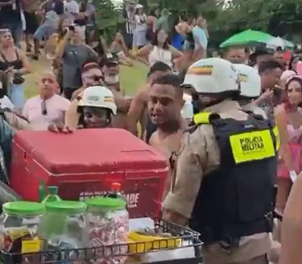 Ex-jogador do Vitória Bryan foi preso após se envolver em uma confusão no Carnaval de Belo Horizonte